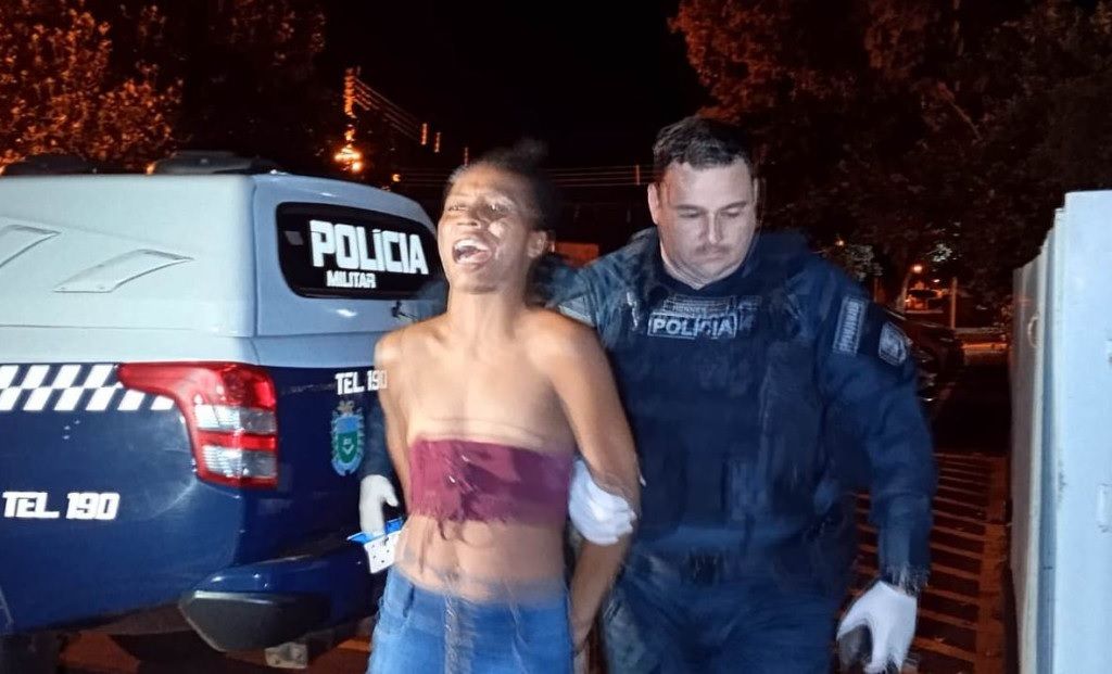 sem-titulo_143-1437787380824660449 Mulher mata homem com facada no peito em praça de Dourados