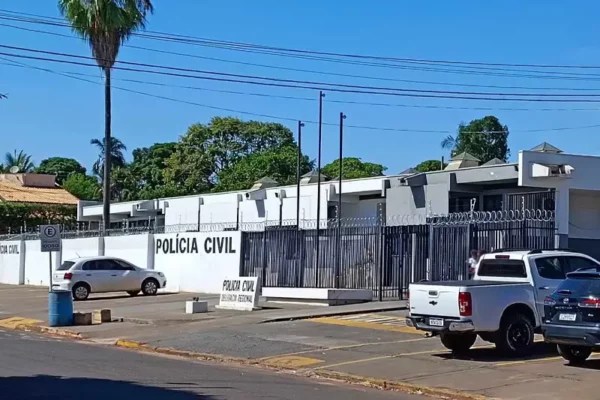 Polícia Militar prende homem por traficar drogas em Paranaíba