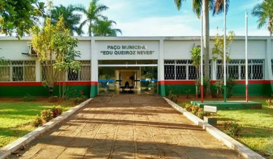 Prefeito de Paranaíba entra na Justiça contra mudança em lei que concede auxílio a servidores