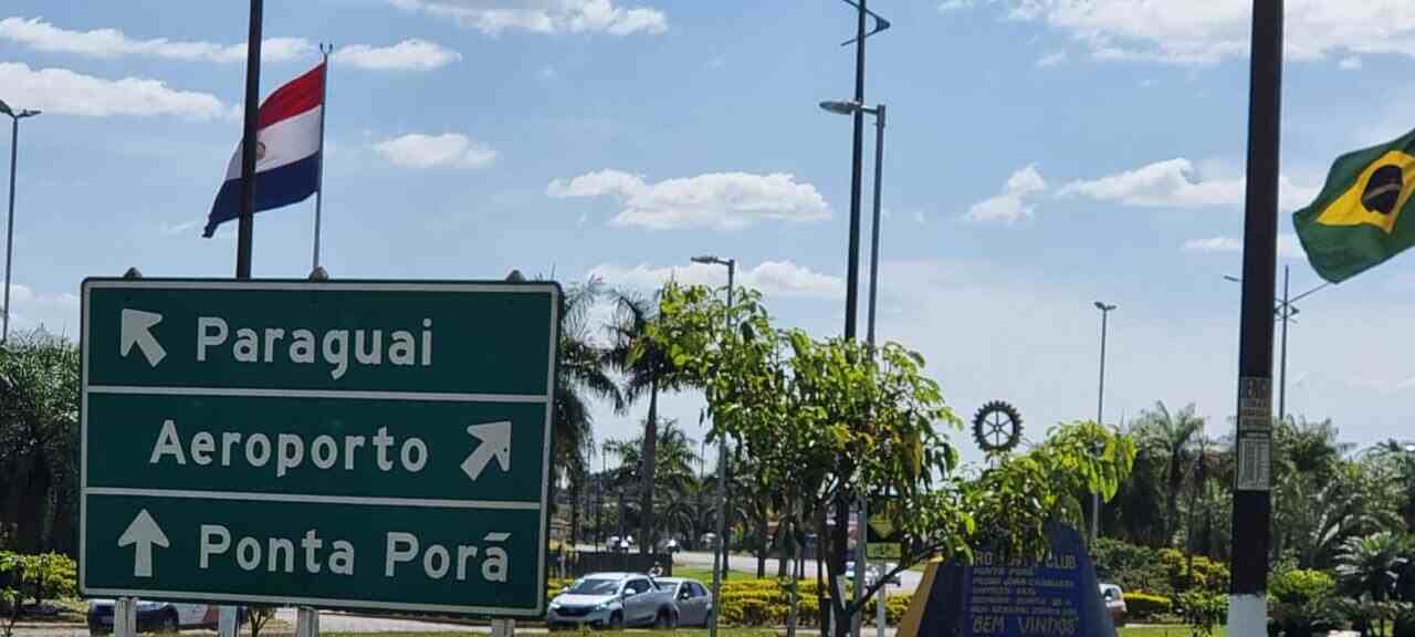 Corpo é encontrado em porta-malas de carro paraguaio na fronteira com MS