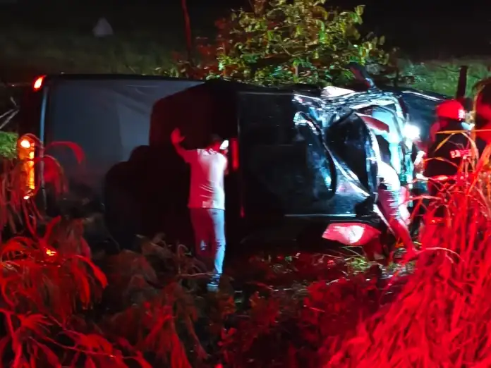 Acidente com Dodge Ram em noite chuvosa mata empresário na BR-497