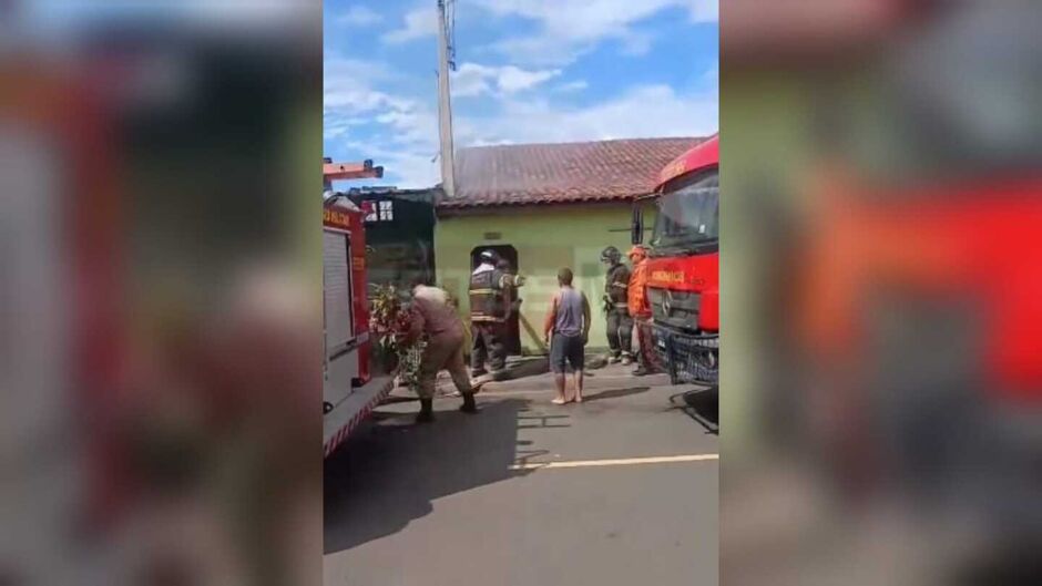 Incêndio em residência deixa duas crianças feridas em Três Lagoas (vídeo)