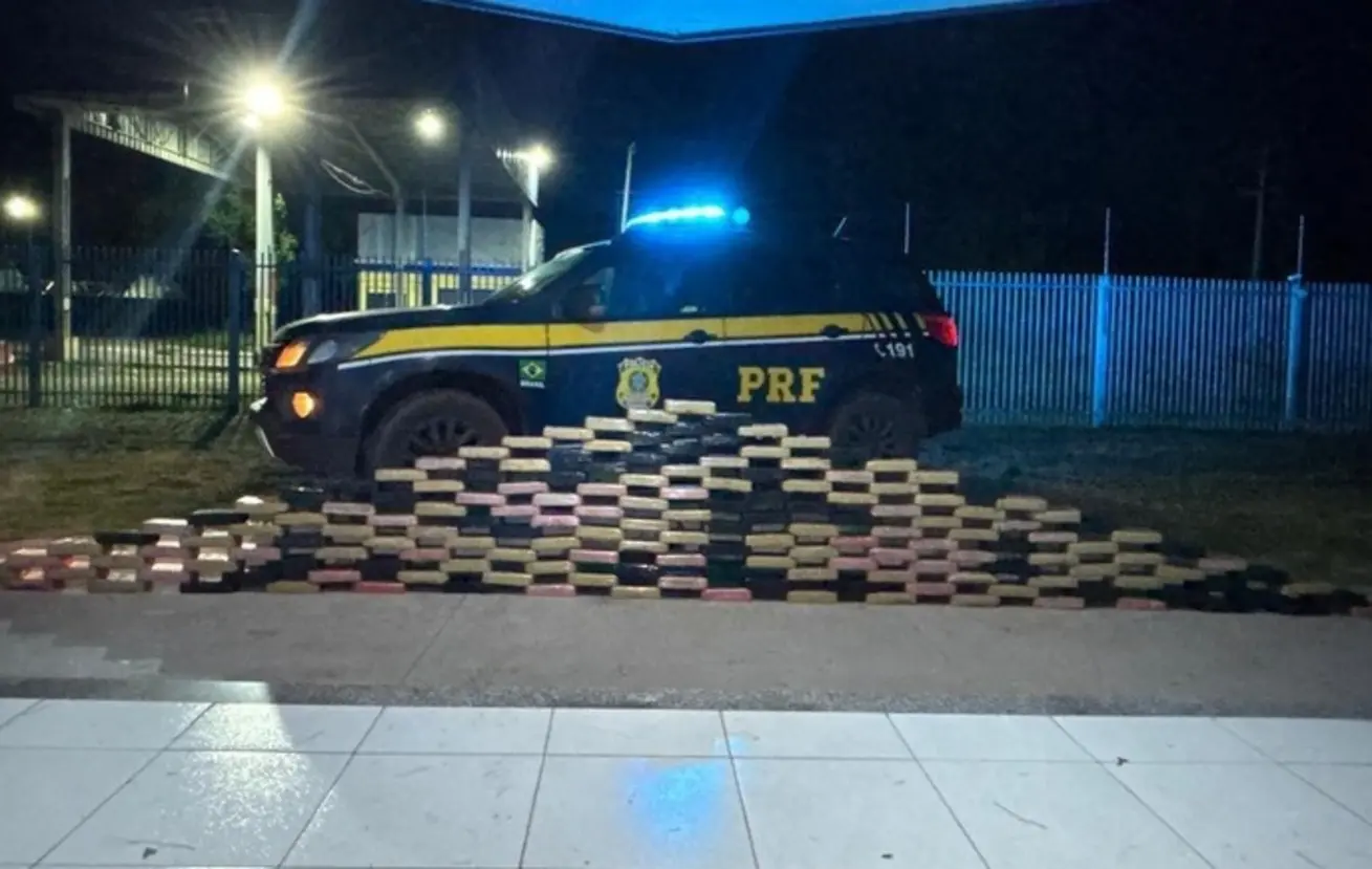 Motorista tenta fugir e é preso com 182 Kg de cocaína na BR-262