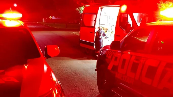 Jovem é mort0 a tiros em frente à residência