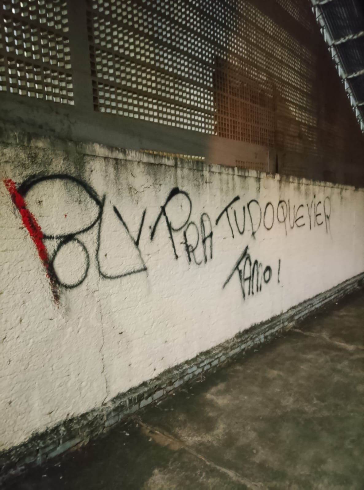 Suspeitos são presos por pichação, resistência e dano ao patrimônio público em Paranaíba