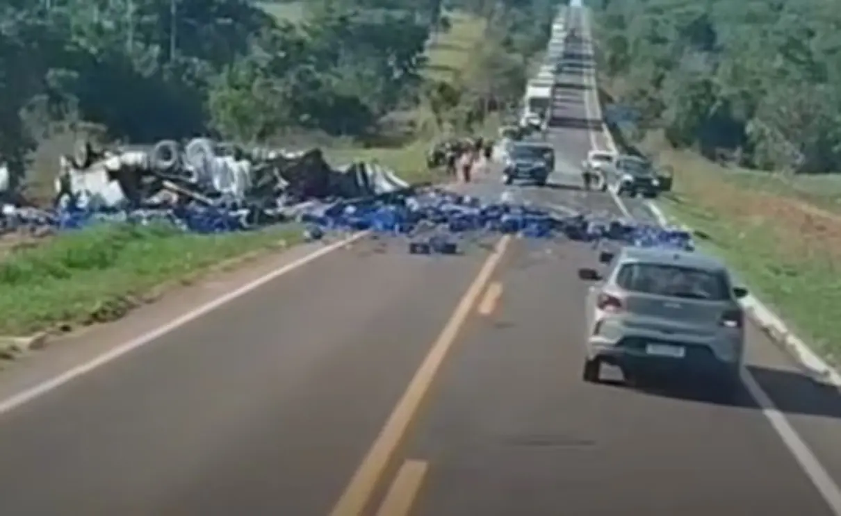 Tragédia na MS-377: caminhoneiro morre e motorista de veículo de passeio fica gravemente ferido