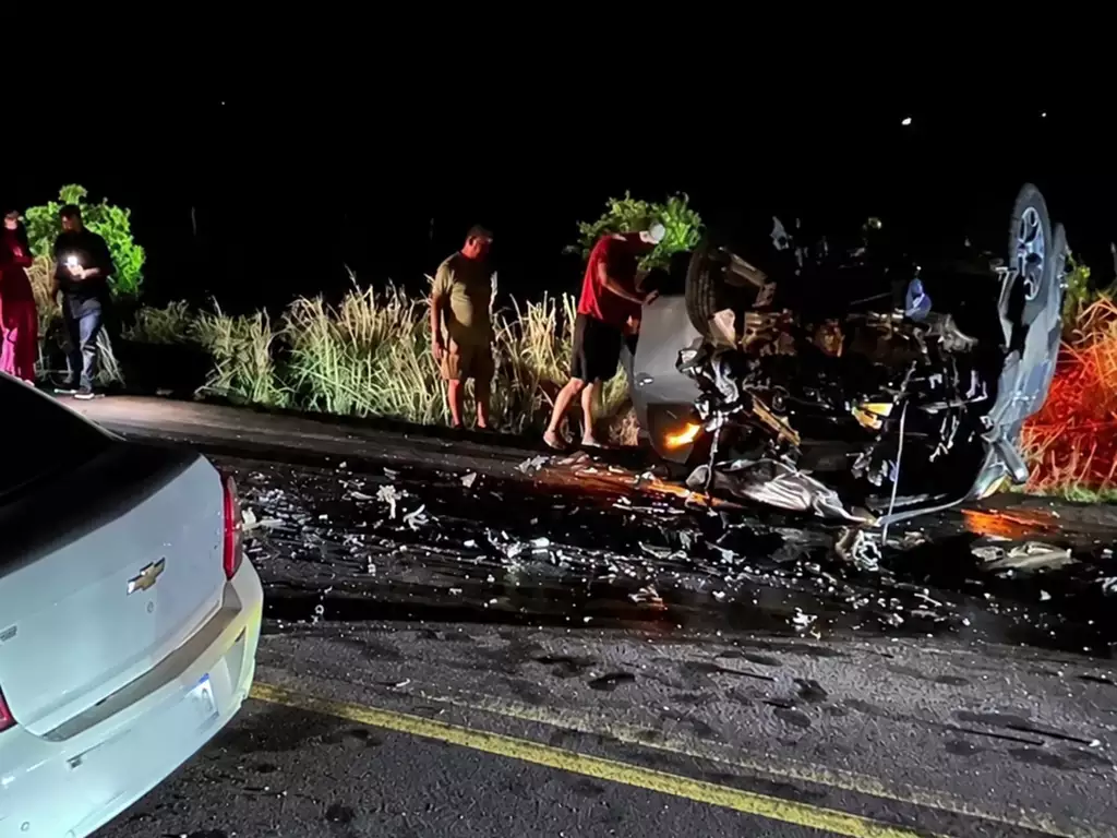 Colisão entre carro e camionete deixa uma pessoa morta na BR-158